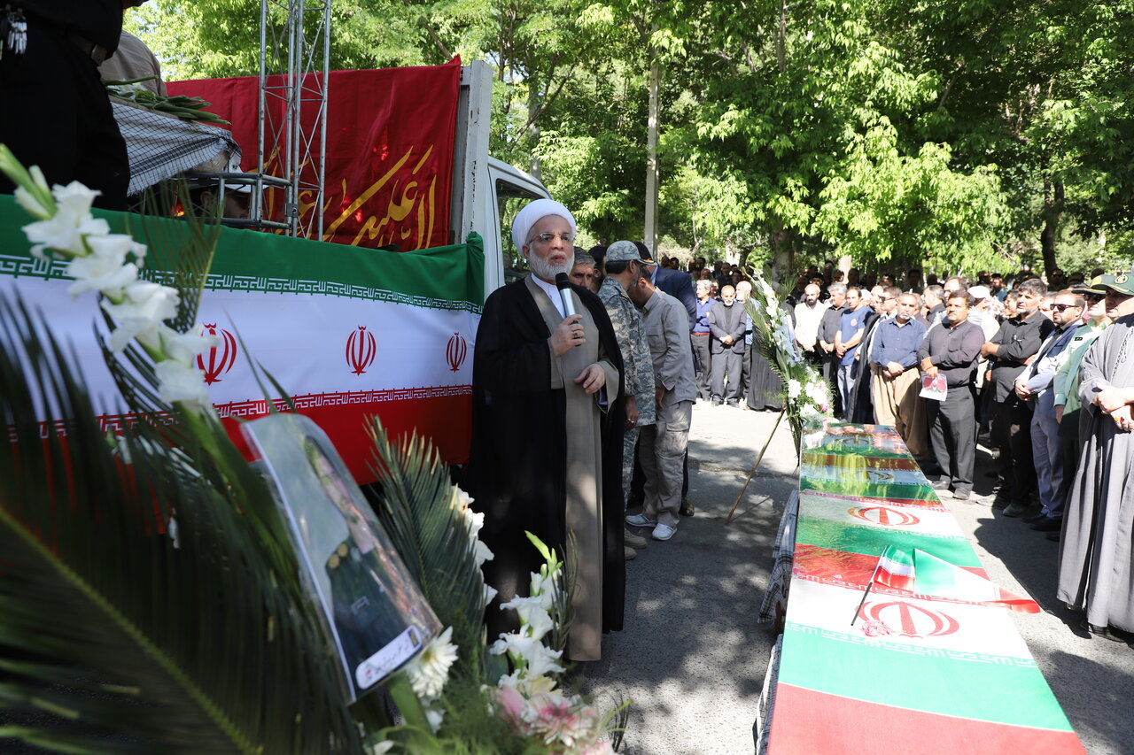گروسی‌ها درتشییع پیکر مطهر شهدا: تا آخر جان پای ایران اسلامی می‌ایستیم
