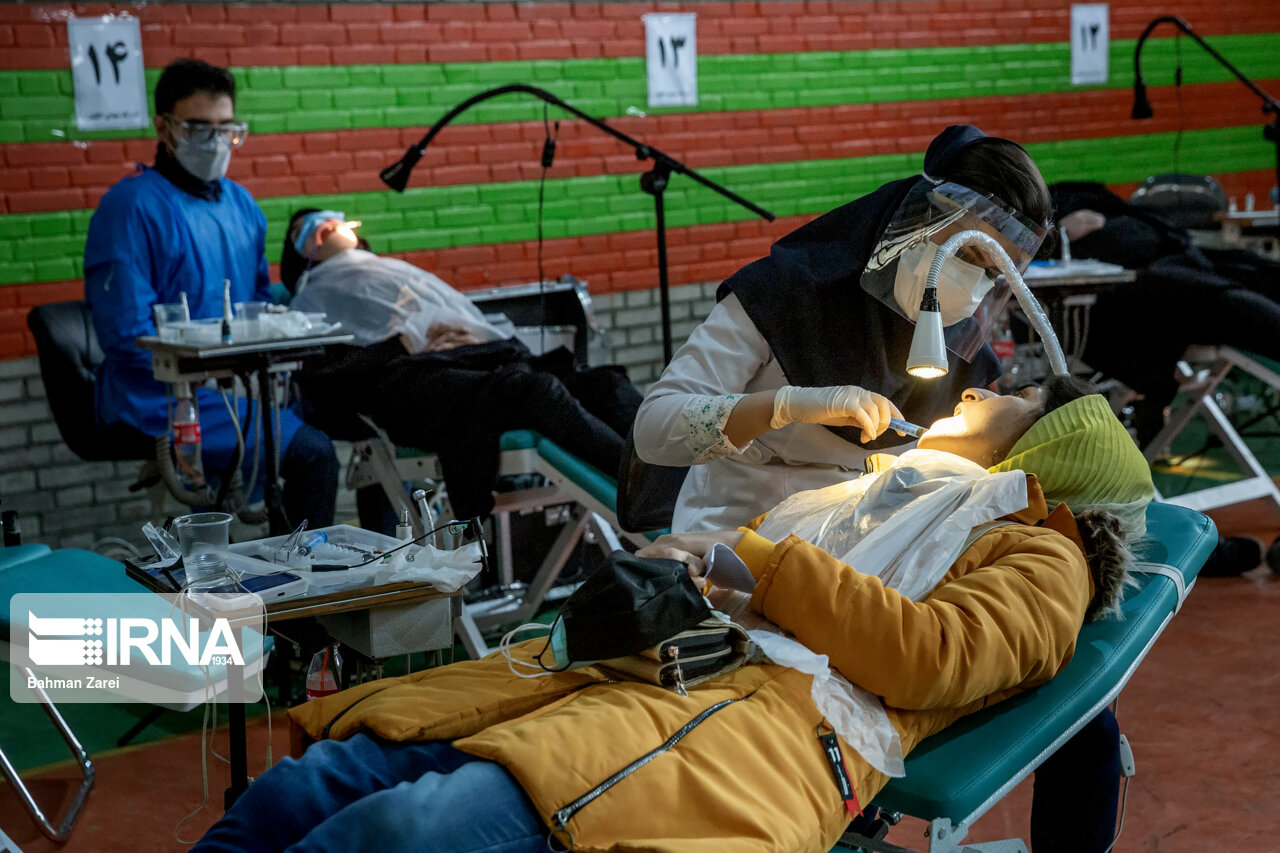 گروه جهادی الکفیل روزانه بیش از ۳۰۰ نفر را در کرمانشاه معاینه پزشکی می‌کند