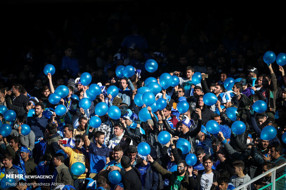 گریه‌های یک هوادار برای ورود به ورزشگاه آزادی