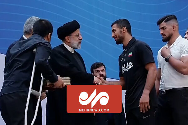 گفتگوی علیرضا دبیر و اعضای تیم ملی کشتی با رئیس جمهور