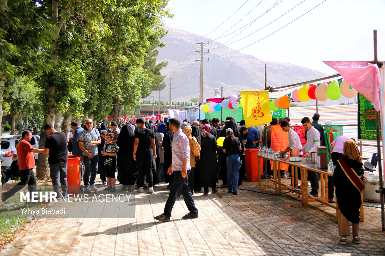 گل آرایی منطقه ۱۵ برای جشن غدیر/ موکب‌ها از امشب فعالند