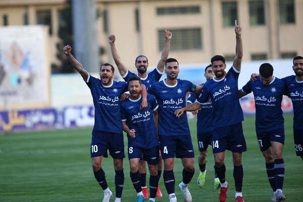 گل گهر صدرنشین لیگ برتر شد