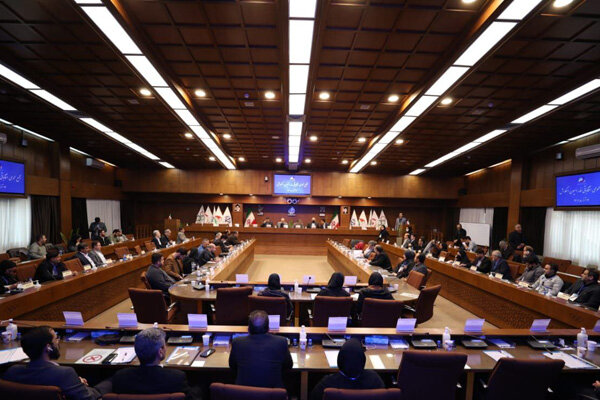 گلایه ازپاسخگو نبودن معاون وزیر دردسر شد/واکنش پولادگر به یک رئیس