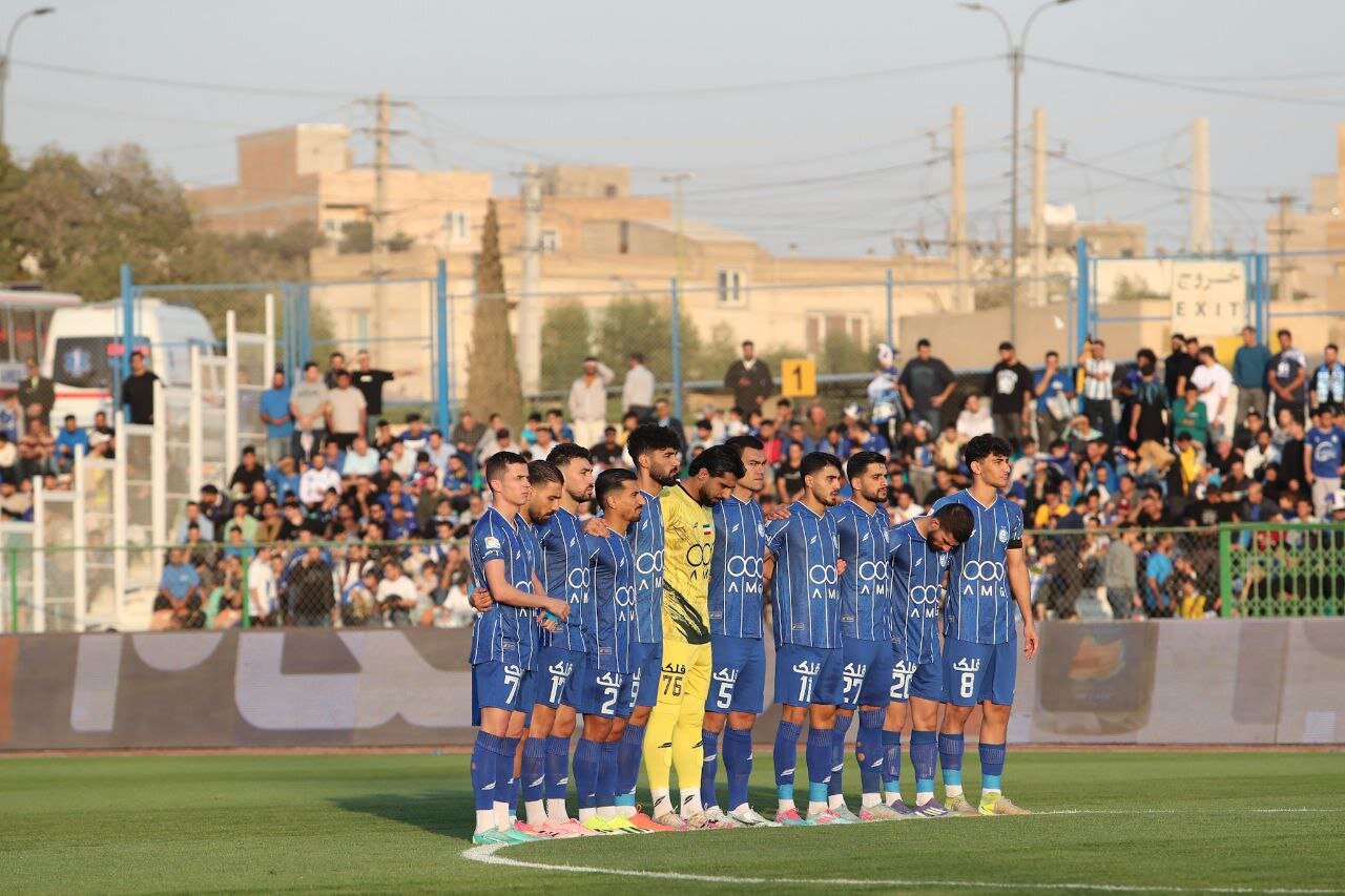 گلایه هواداران استقلال از سازمان لیگ/ دو آبیپوش تشویق شدند