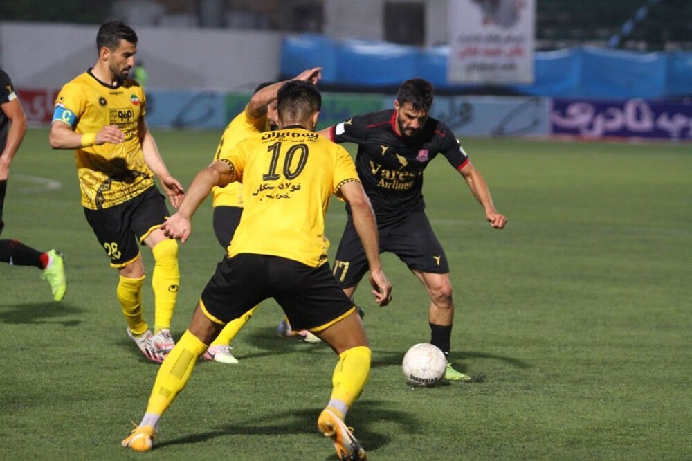 گلر اتریشی فارسی حرف میزند/شباهت رنگ پیراهن بازیکنان و گلر نساجی