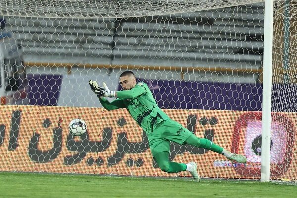 «گندوز» بهترین دروازه بان خارجی لیگ برتر شد