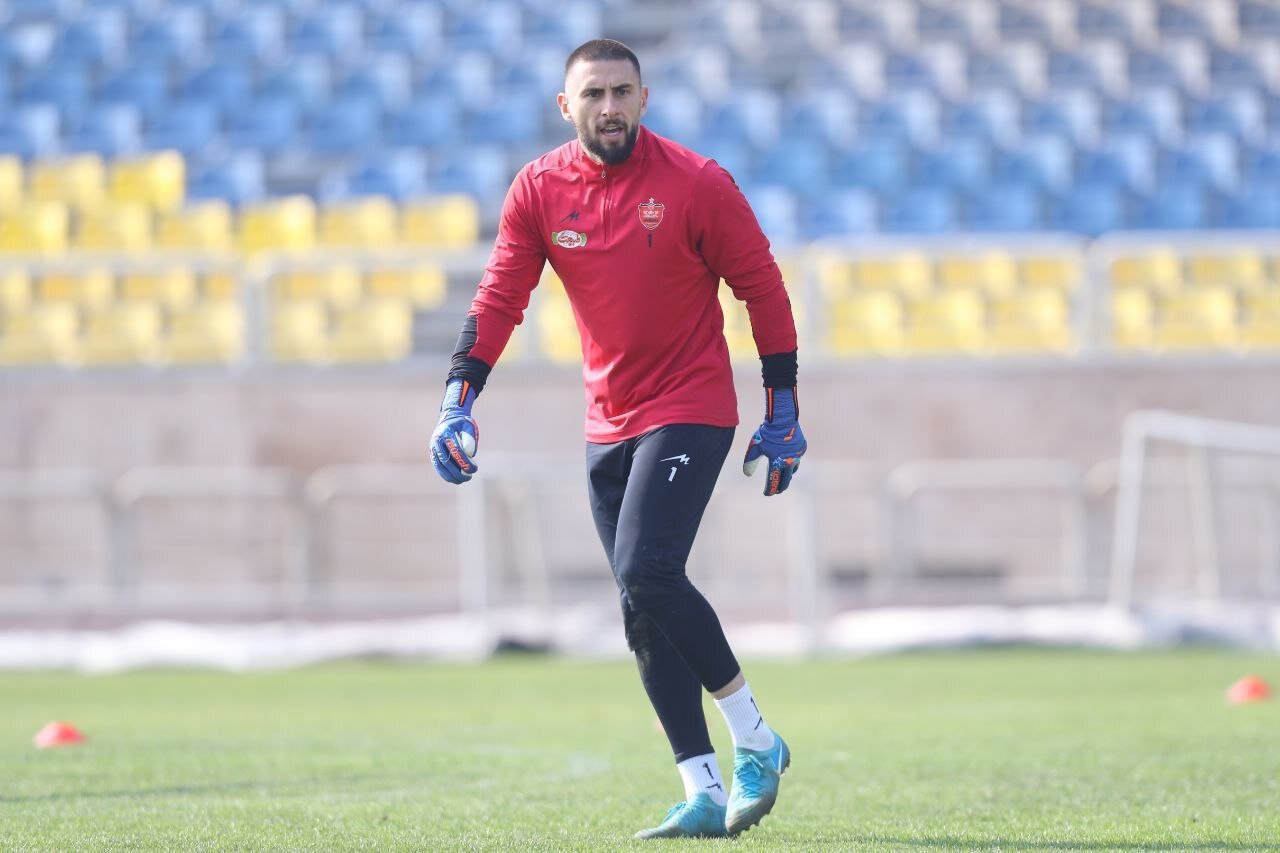 گندوز بهترین دروازهبان خارجی لیگ برتر فوتبال