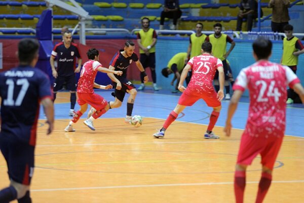 گیتی‌پسند با پیروزی در هفته دوازدهم صدرنشینی خود را تثبیت کرد