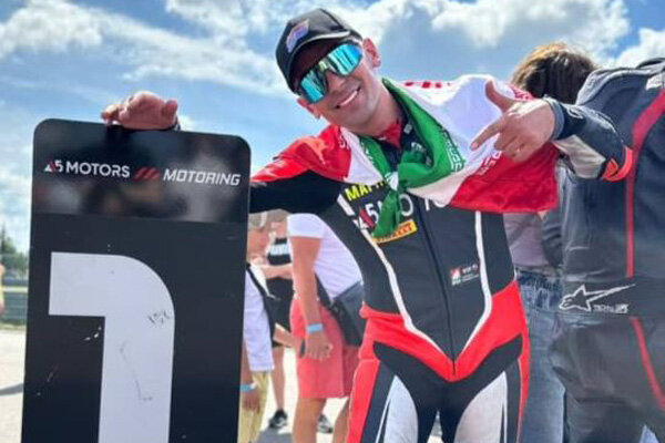 یک ایرانی قهرمان مسابقه موتورسواری «سوپربایک» لیگ روسیه
شد 