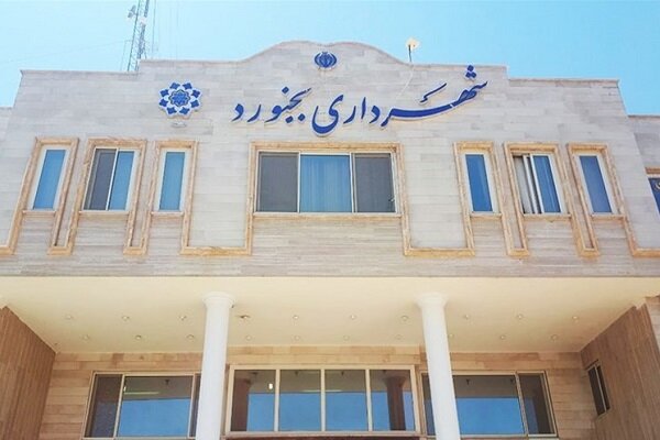 یک بازنشسته در راه شهرداری بجنورد/ جوانان فعلا صبر کنند