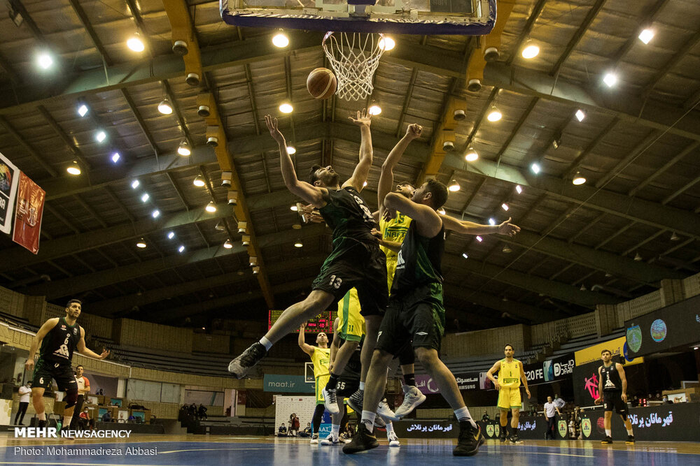 یک بام و دو هوا برای شرکت‌کنندگان در لیگ بسکتبال غرب آسیا