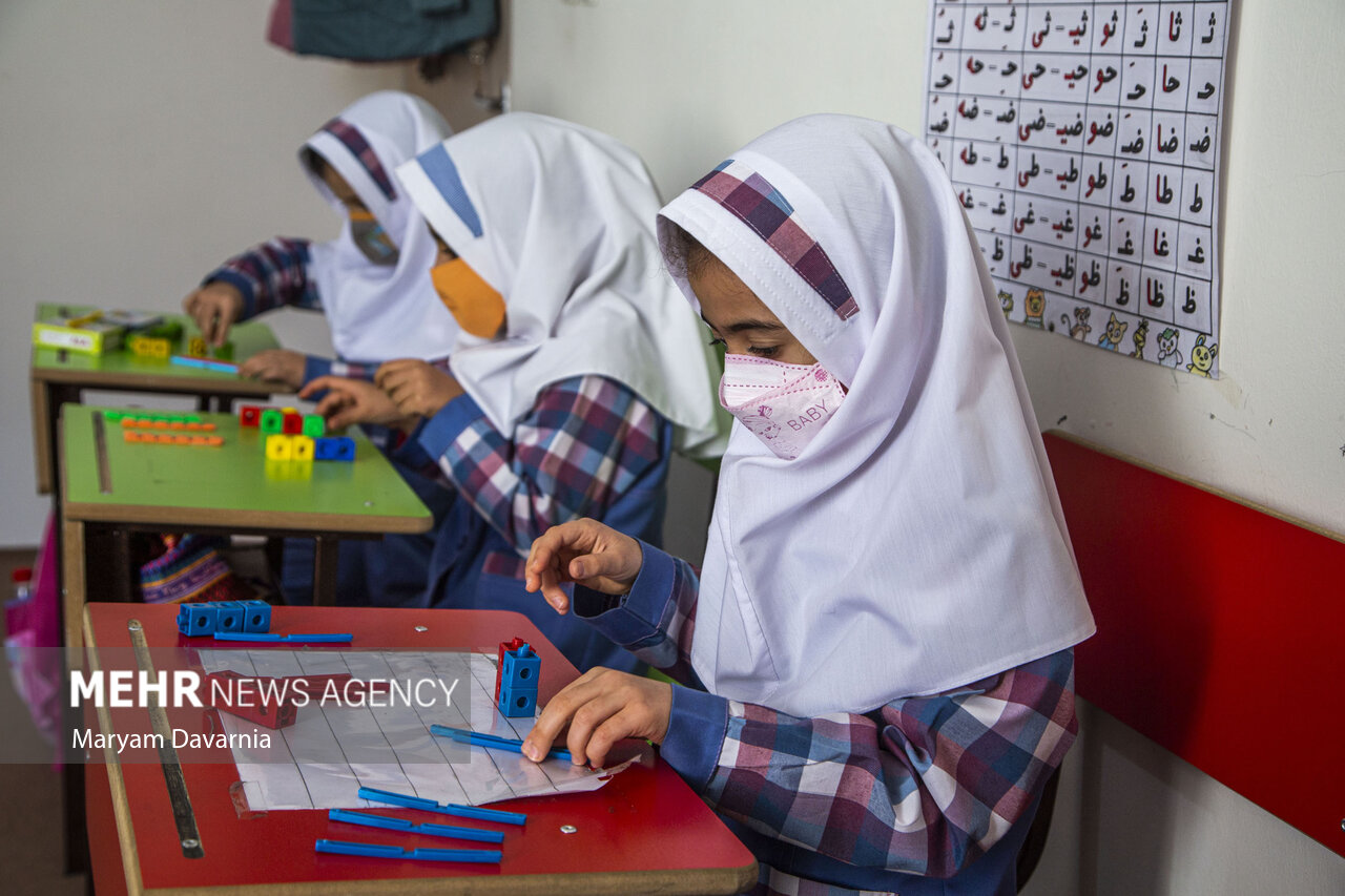 یک بام و دو هوای بازگشایی مدارس/تداوم روزهای آموزش مجازی