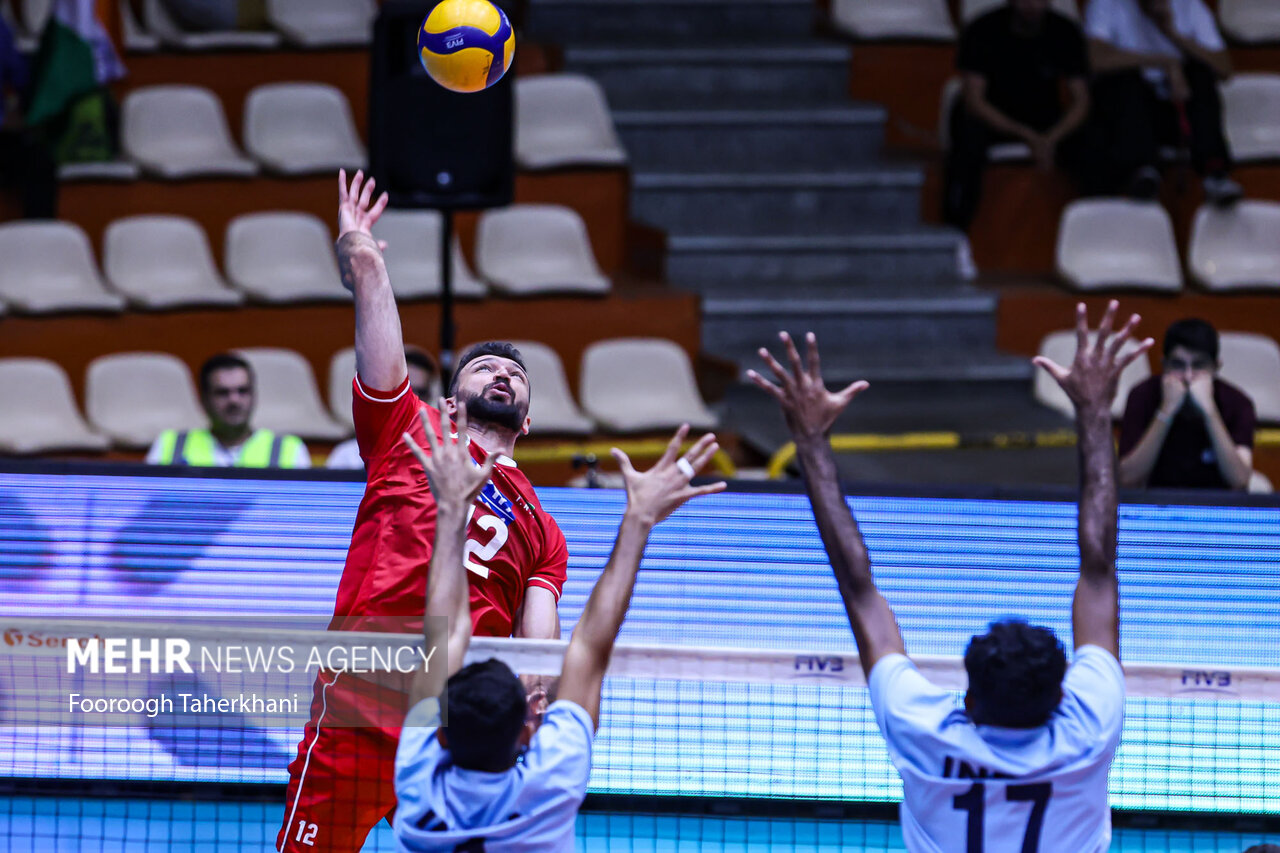 یک دقیقه سکوت در لیگ برتر والیبال ایران برای شهدای
مقاومت