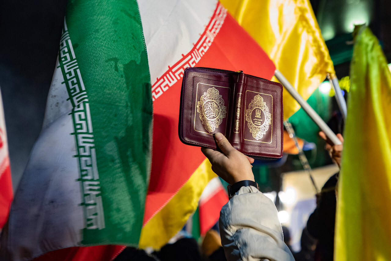 یک فعال سیاسی:ایرانیان دربرابر زیاده‌خواهی‌های آمریکا ایستادگی می‌کنند