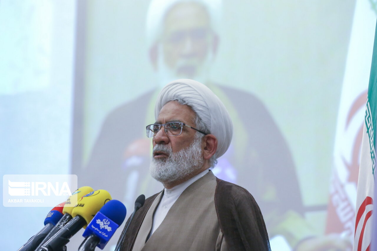 یک مسیحی برای خدمت‌رسانی باید همچون مسلمان انقلابی نگریسته شود