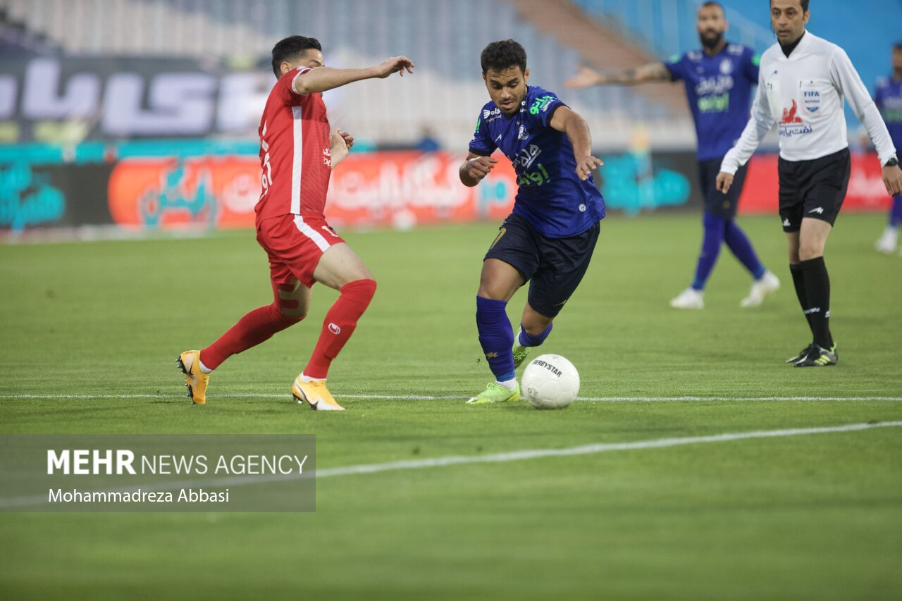 یک پنالتی استقلال گرفته نشد/ داور در مورد پرسپولیس اشتباه کرد