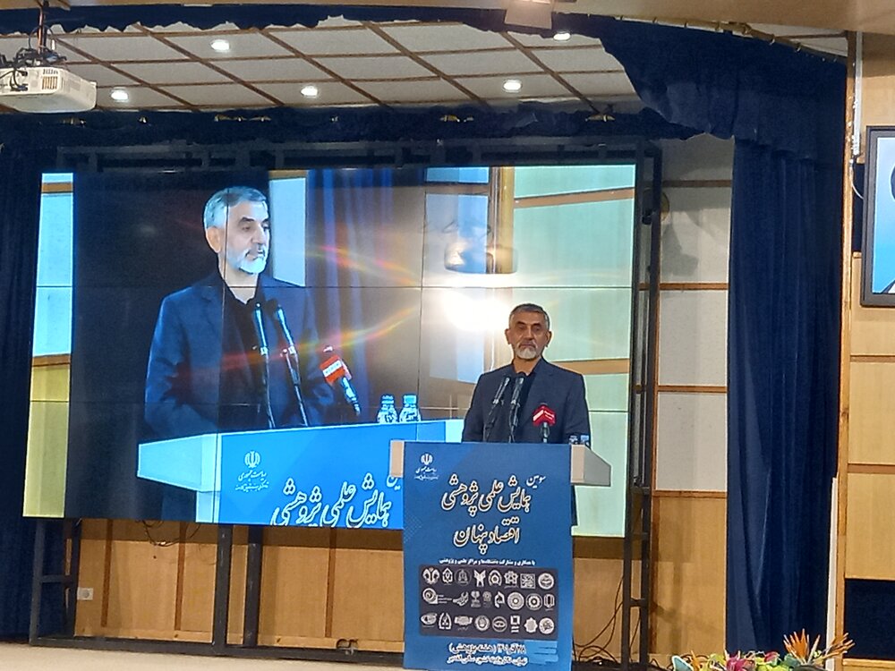 یک پنجم تجارت کشور از راه قاچاق است/ تمرکز بر دانش بنیانها