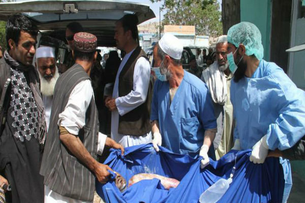 یک کشته و ۱۰ زخمی در پی واژگونی مینی‌بوس در غرب افغانستان