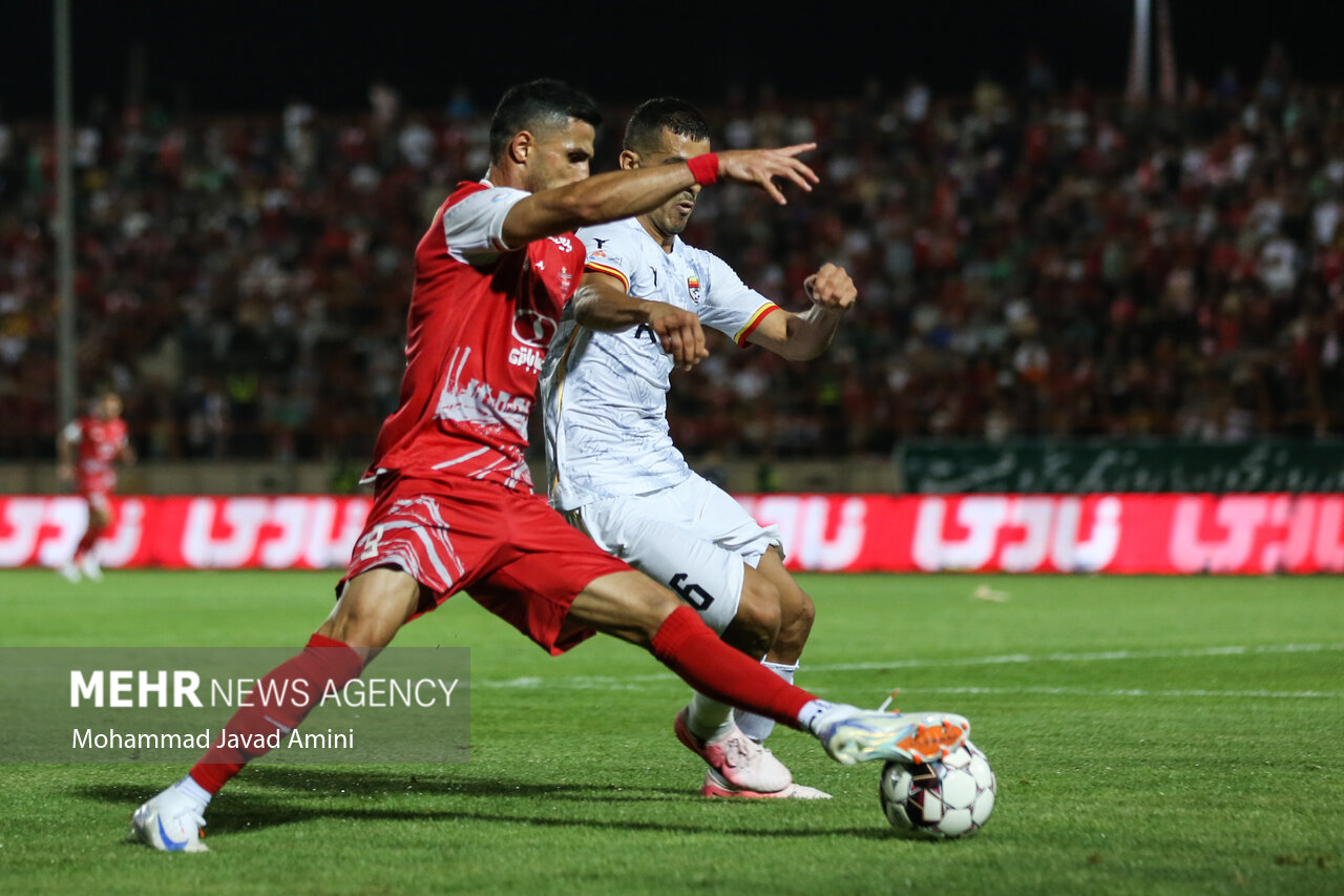 یک گل در نیمه اول پرسپولیس و فولاد