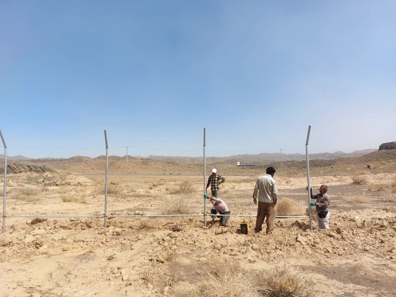 ۱۰ کیلومتر از مسیر عبور یوز عباس آباد به میامی فنس کشی میشود