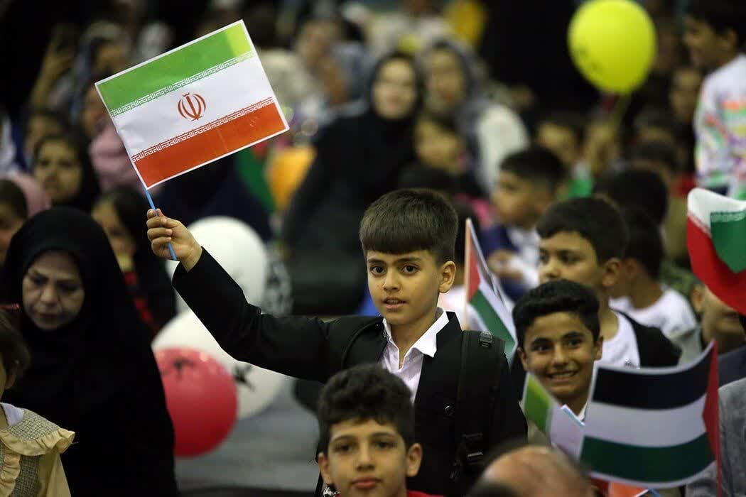 ۱۰۰۰ کودک سنندجی در همایش «پیک عبادت» گرد هم آمدند