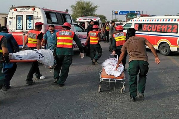 ۱۱ کشته بر اثر برخورد دو خودرو در پاکستان