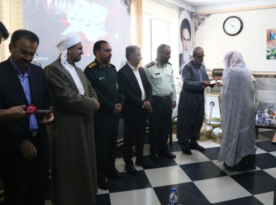 ۱۴ فقره جهیزیه به مددجویان شهرستان دیواندره اهدا شد