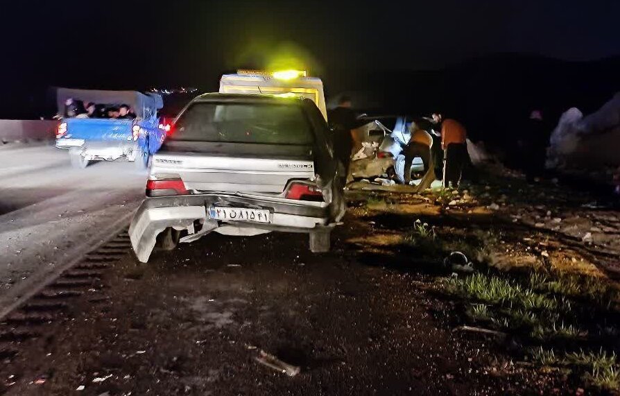 ۱۸ مصدوم در تصادف زنجیرهای در آزادراه خرم زال