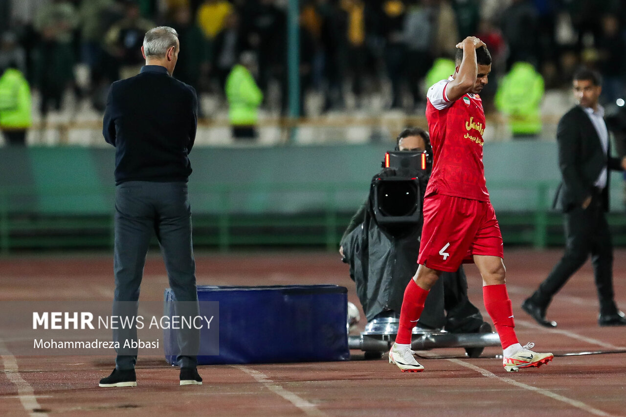 ۳ بازی، هدیه دو پنالتی و یک اخراج/ آمار ضعیف نعمتی درپرسپولیس
