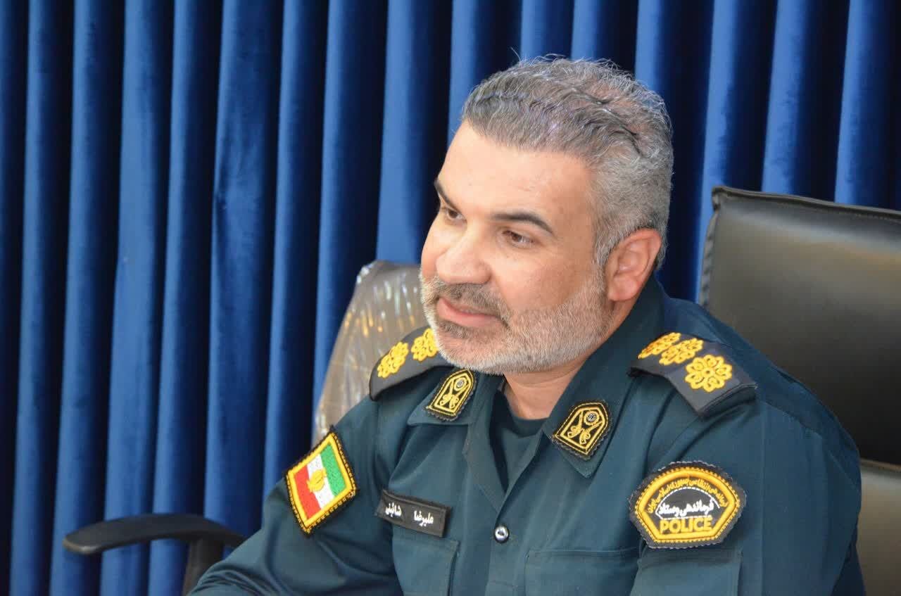 ۳ قاچاقچی سنگ سیلیستین و محموله پوشاک در شاهرود دستگیر شدند