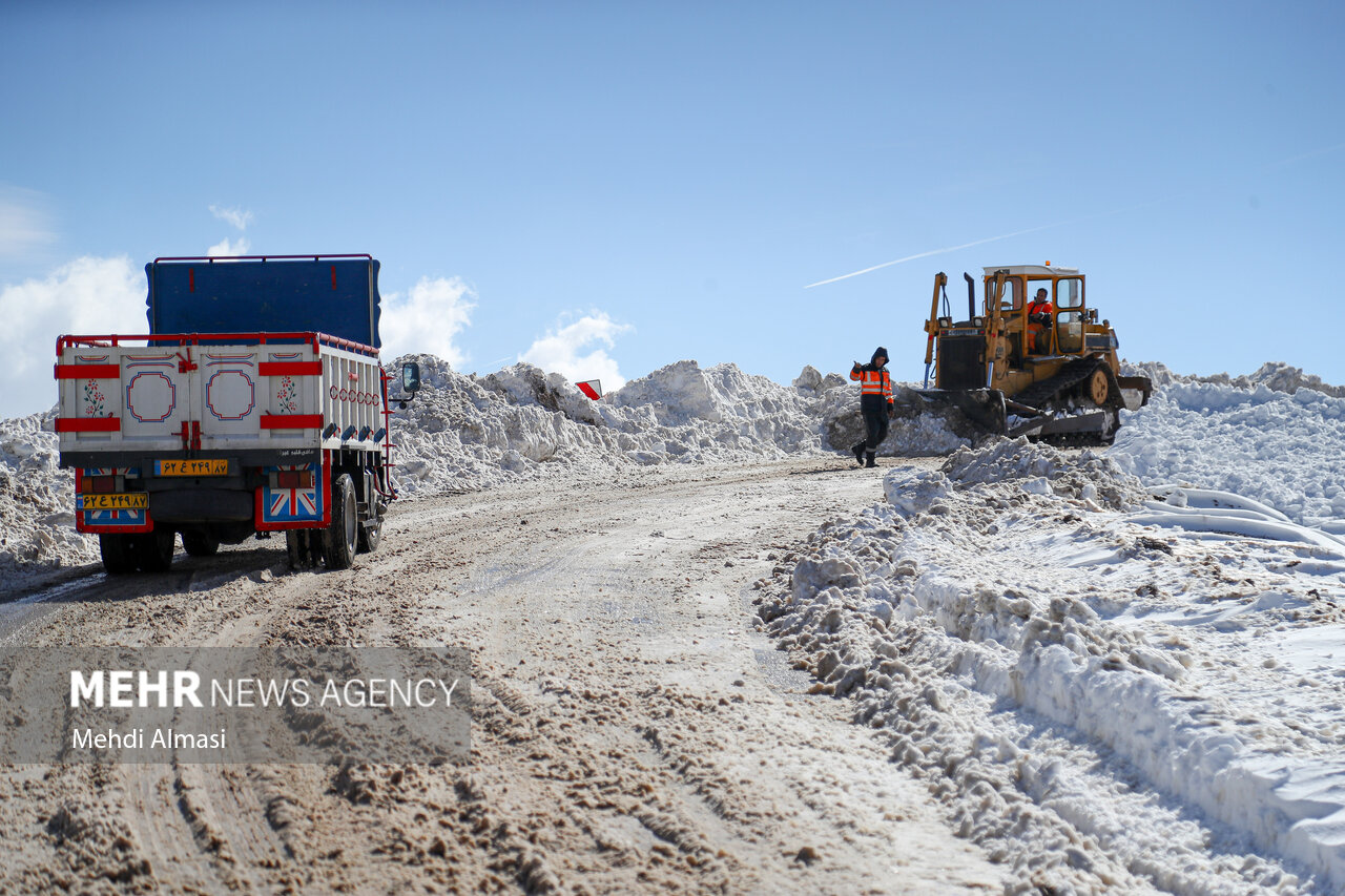 ۳۰۰ تن نمک و ماسه در راهدارخانههای سردشت ذخیره شد