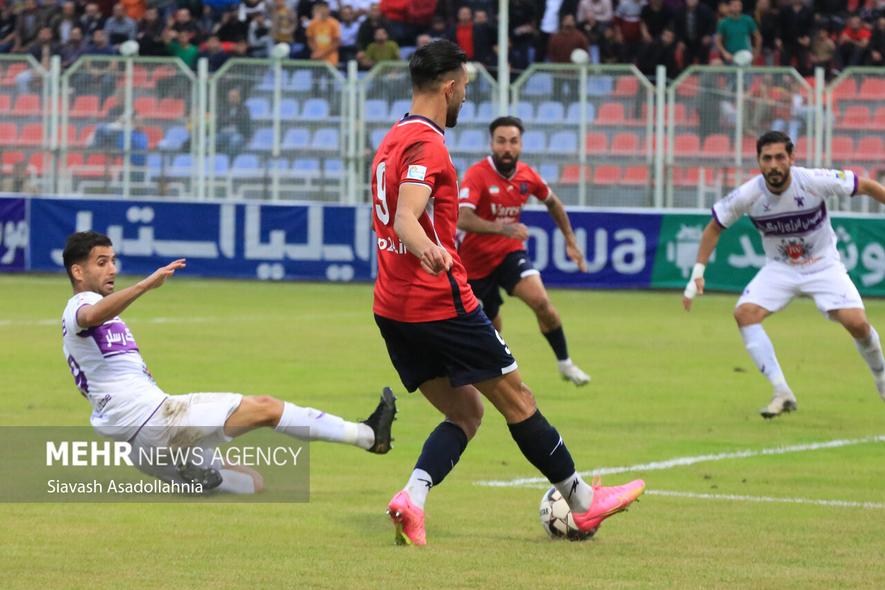 ۴ مصدوم نساجی برابر پرسپولیس/ تلاش پزشکان برای رساندن
آزادی