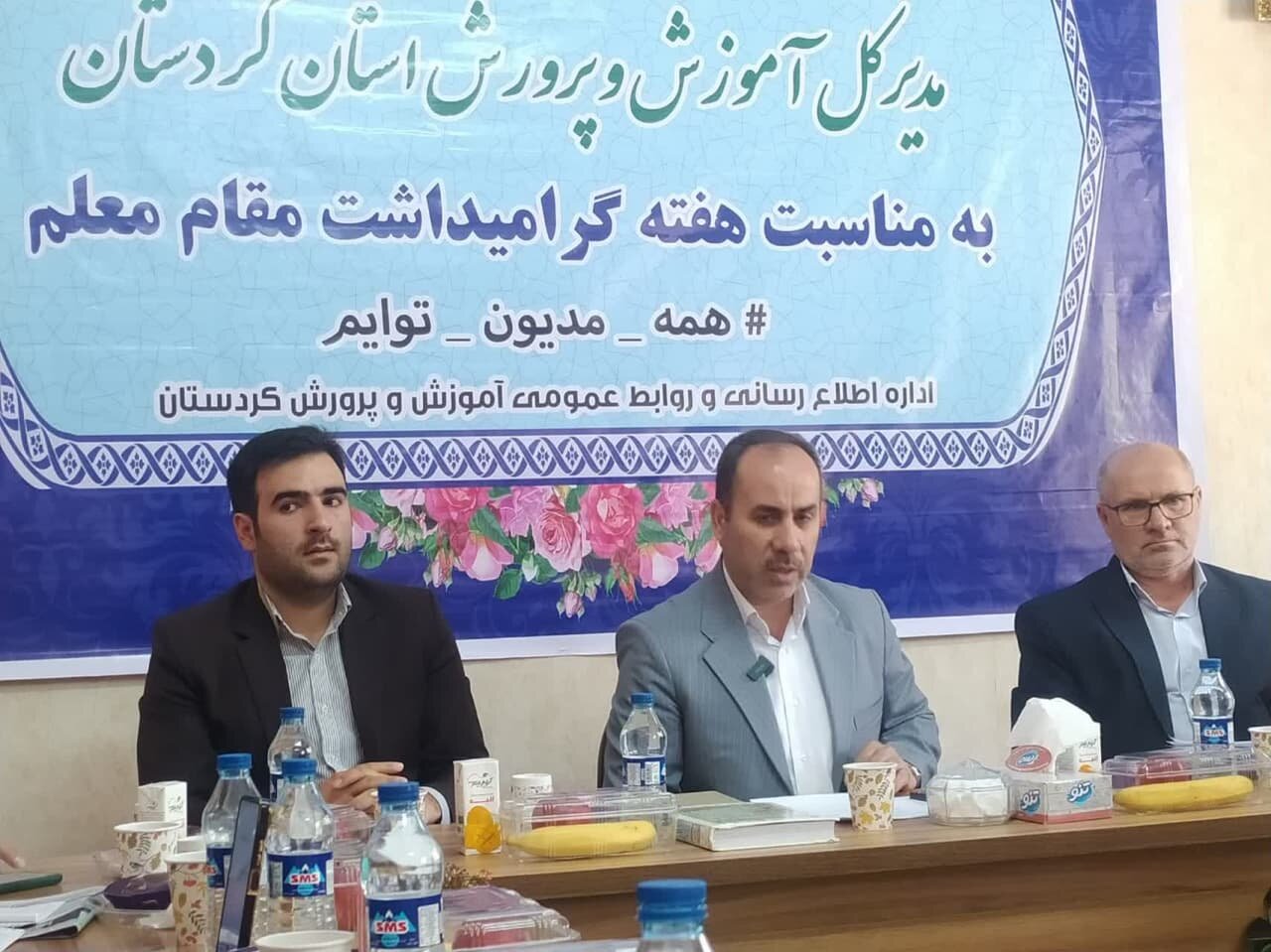 ۴۰ نفر از فرهنگیان کردستانی به دیدار مقام معظم رهبری اعزام شدند