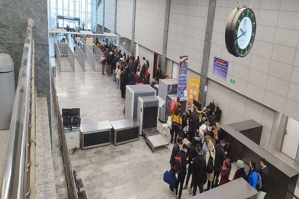 ۴۴ هزار نفر نوروز امسال از پایانه مرز رازی تردد کرده
اند