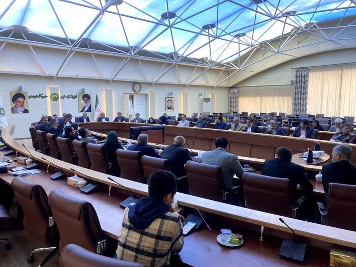 ۶۴۲ هزار تن سیب درختی از گمرکات آذربایجان غربی صادر شده
است