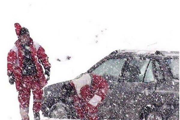 ۶۶ خودرو سواری گرفتار در برف و کولاک در کردستان رهاسازیشدند