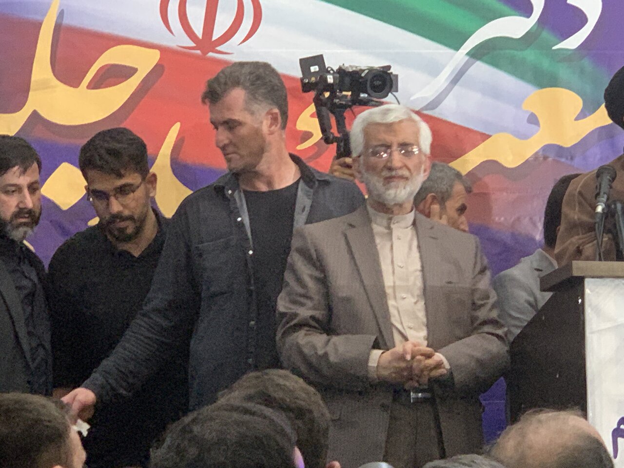 ۸ سال سرنوشت کشور را معطل رضایت چند کشور کردند/به عقب برنمی
گردیم