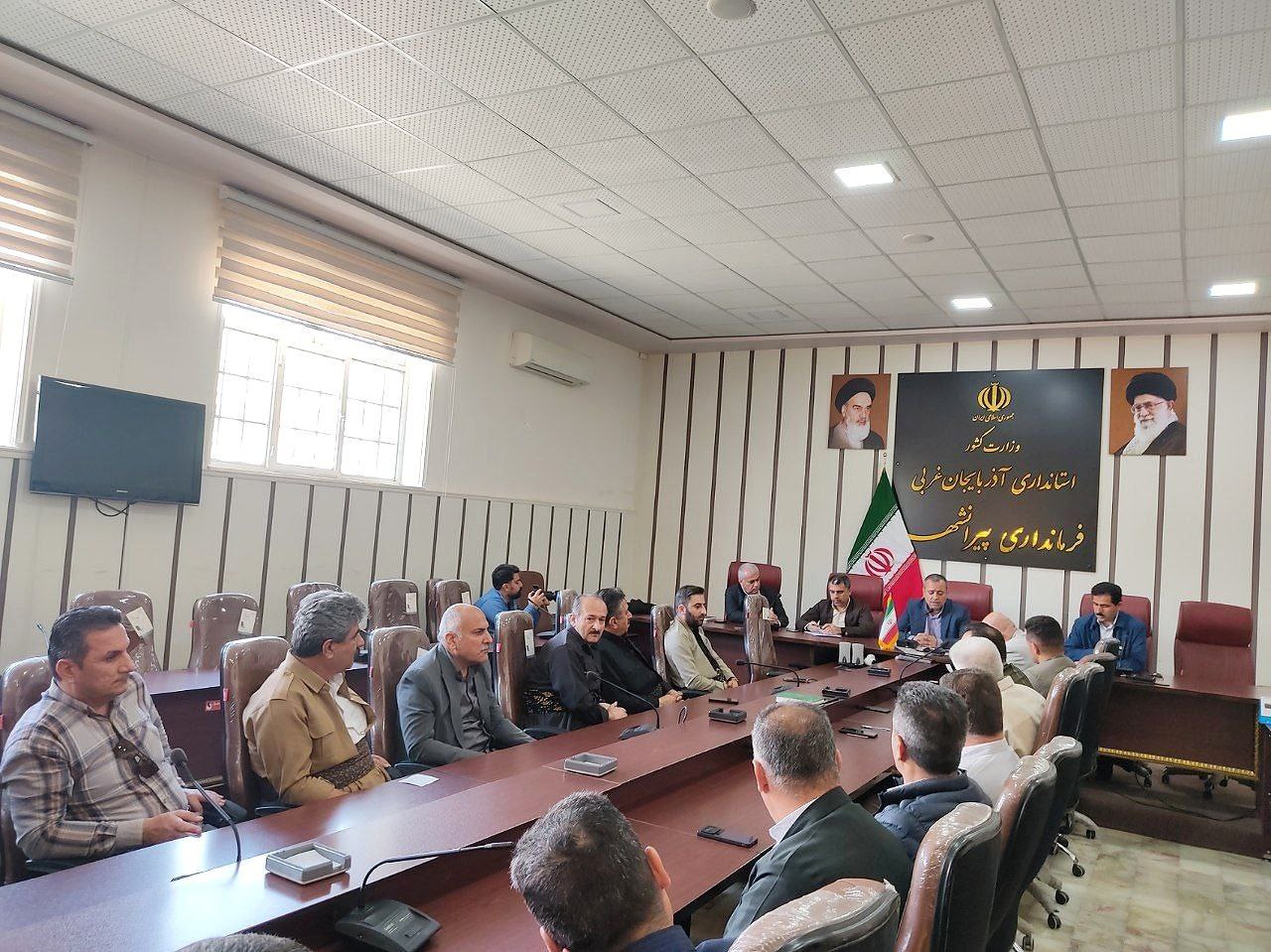 نشست هم اندیشی فرماندار با بنگاه‌های املاک شهرستان پیرانشهر