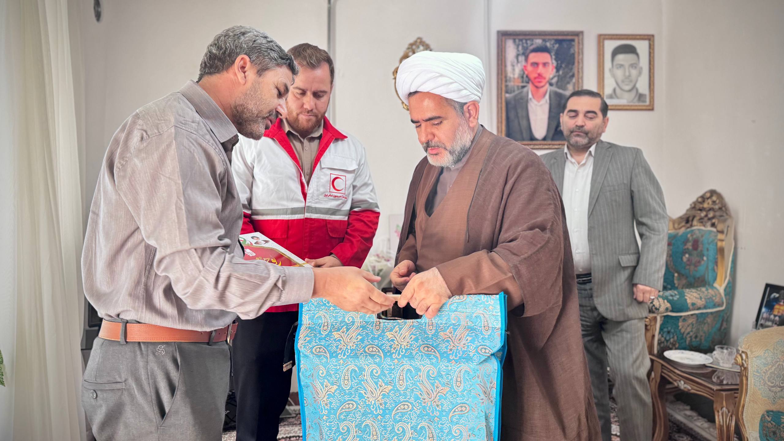 دیدار مدیرعامل هلال احمر آذربایجان غربی با پدر شهید والامقام دهه هشتادی رضا خلف خانی