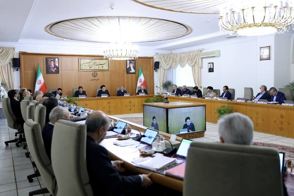 رئیسی: سیاست‌های بانک مرکزی موجب امیدواری فعالان اقتصادی شده
است