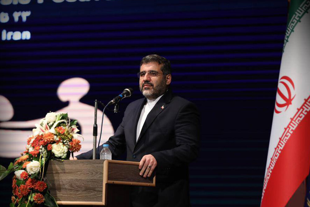 رئیس جمهور در کنار مردم به تماشای فیلم‌های «فجر»
نشست