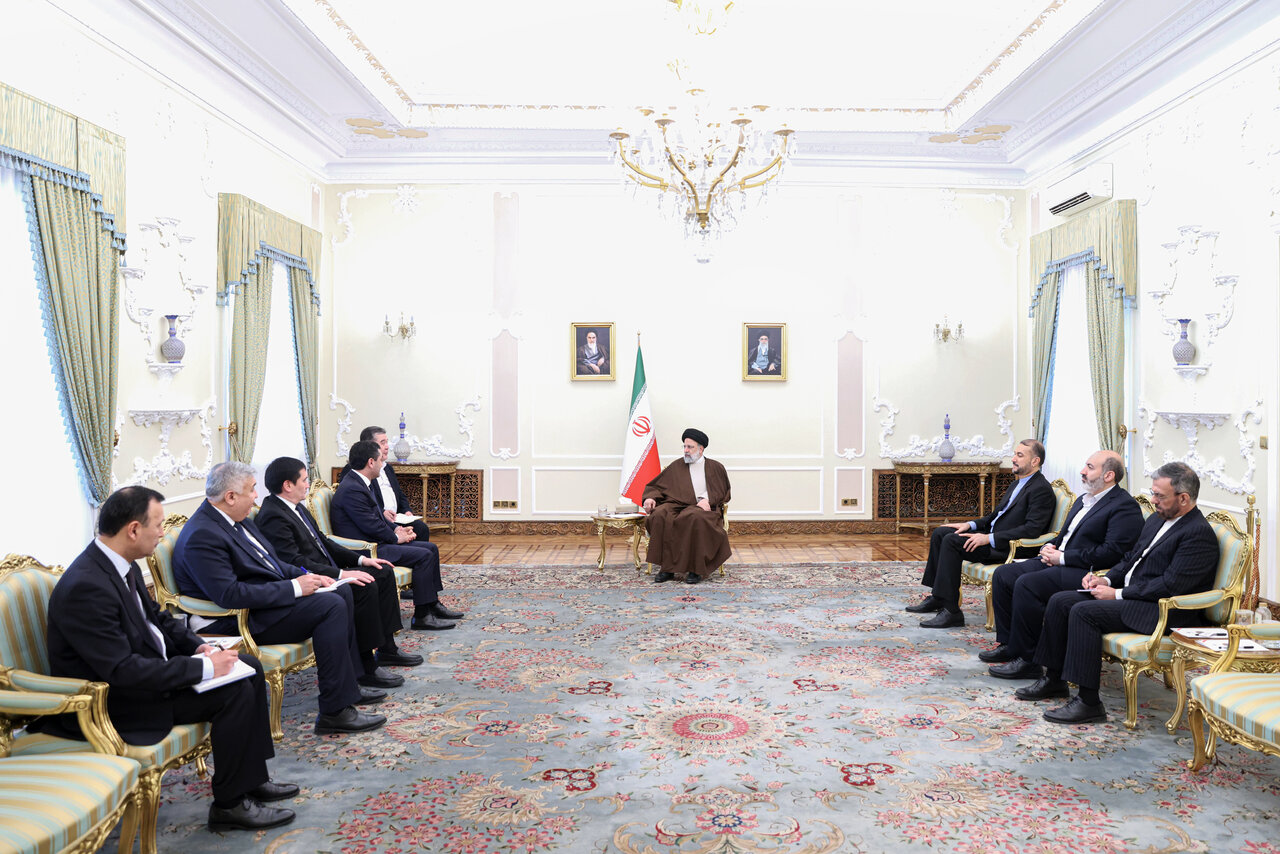 ایران و ازبکستان باید سطح روابط خود را ارتقا دهند