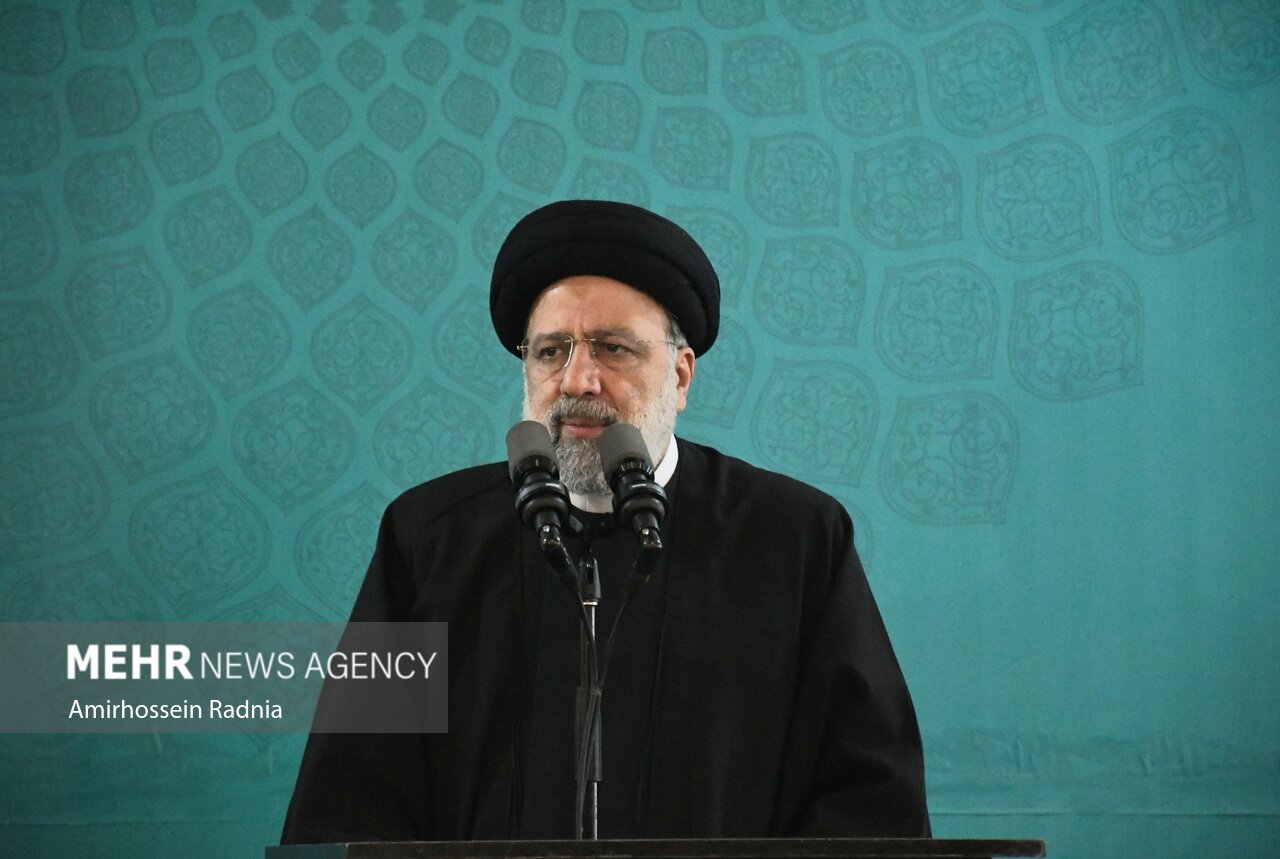 دستور رئیس جمهور برای رفع فوری مشکل پرداخت حقوق
معلمان