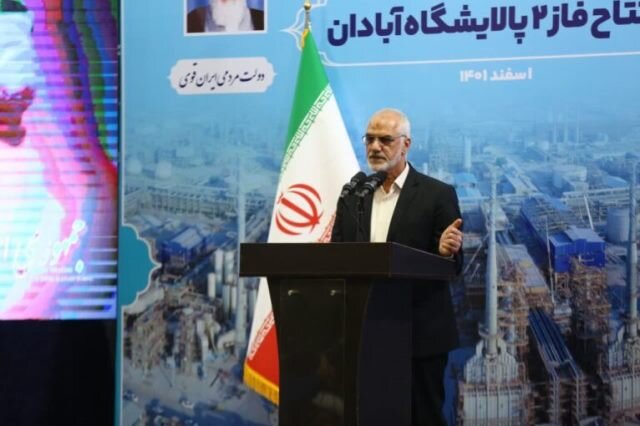 فاز ۲ پالایشگاه نفت آبادان از مصادیق خدمات دولت مردمی
است