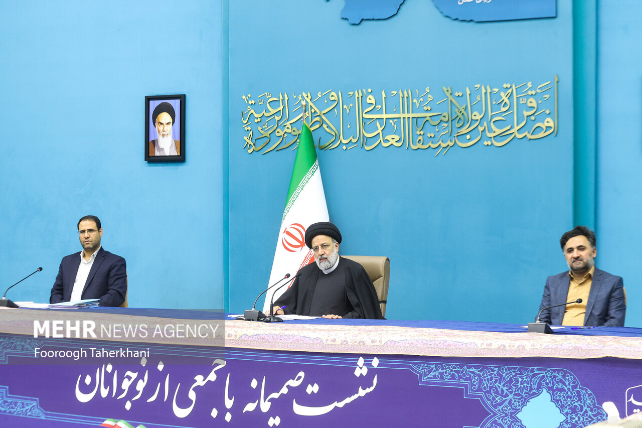نشست صمیمانه رئیس جمهور با جمعی از نوجوانان