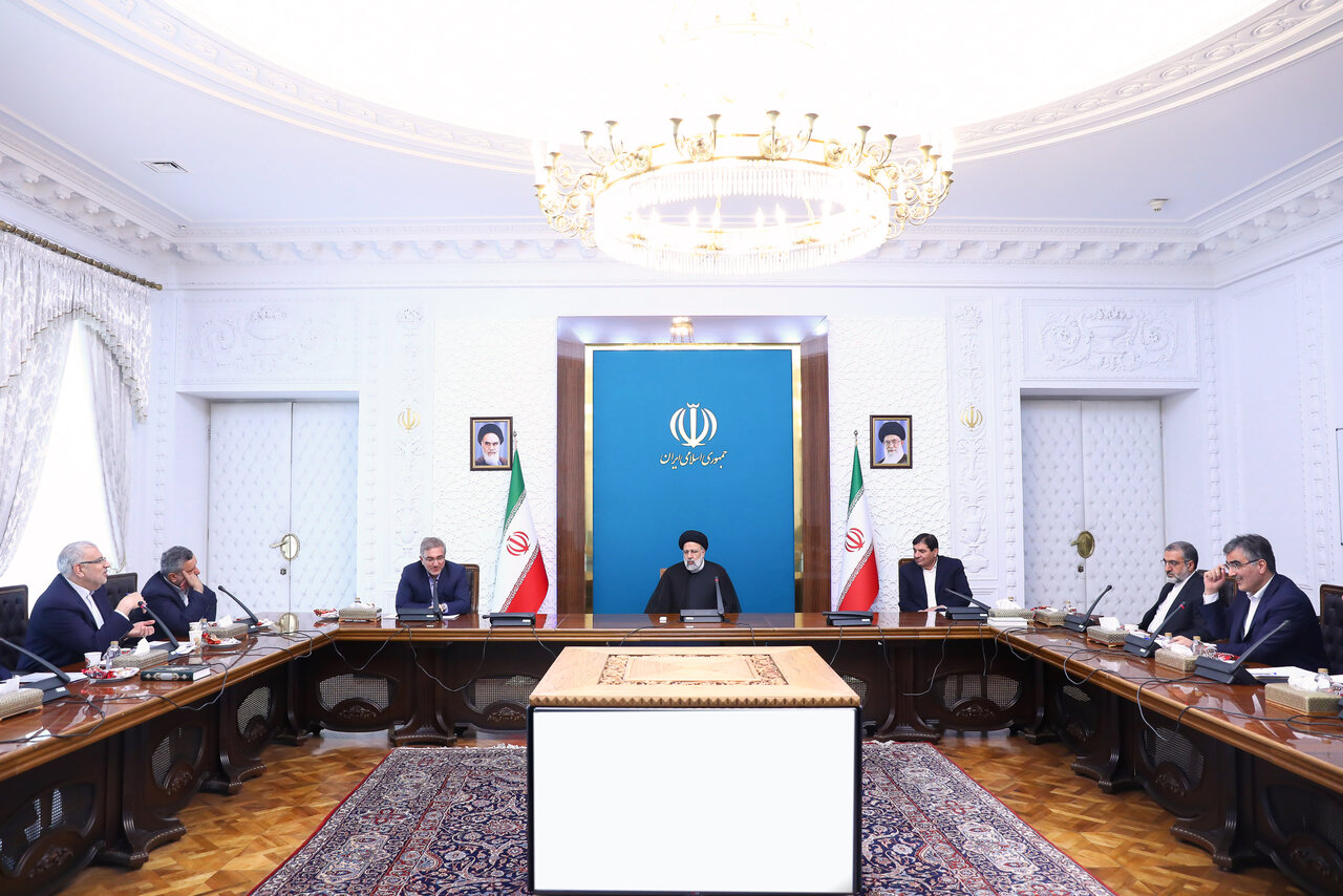 بررسی و تصویب تعدادی از احکام برنامه مهار تورم و رشد
تولید