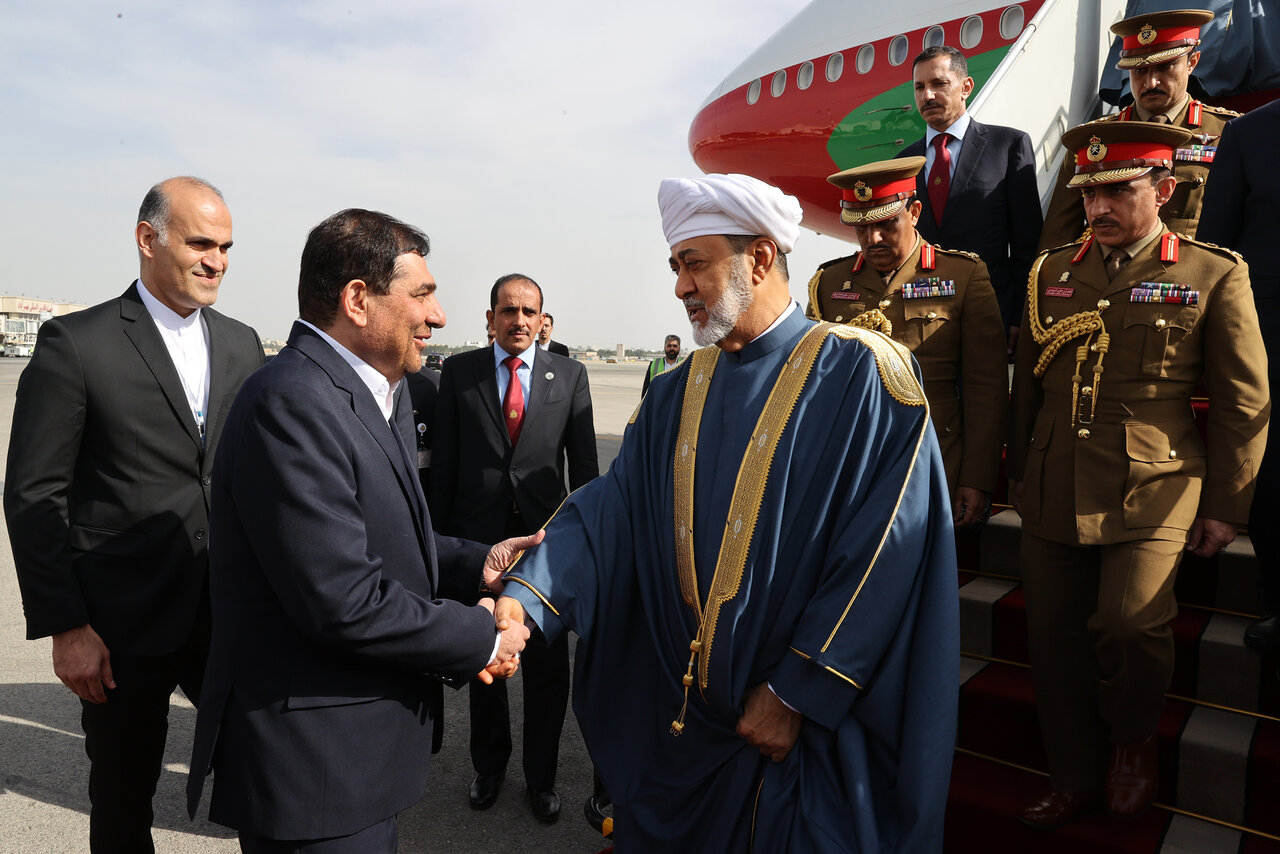 سلطان عمان با بدرقه معاون اول رئیس جمهور تهران را ترک
کرد