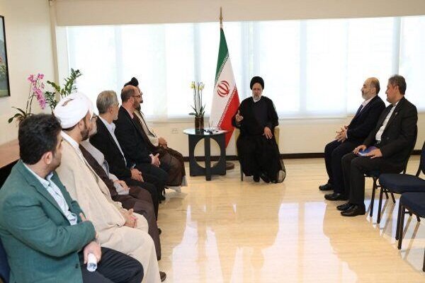 دیدار اعضای تشکل‌های اسلامی و فرهنگی ونزوئلا با رئیس
جمهور