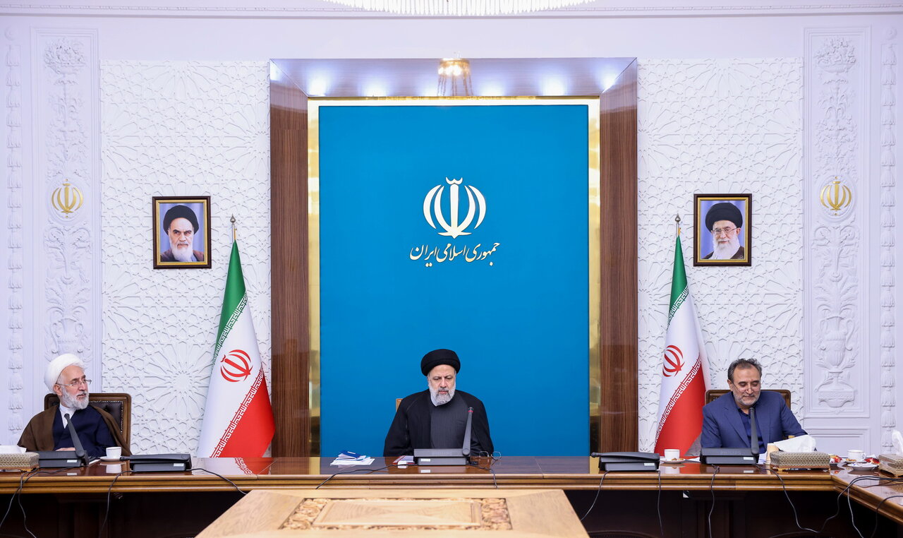 اجرای صحیح و کامل مفاد قانون اساسی، ضامن استقلال و آزادی
مردم است