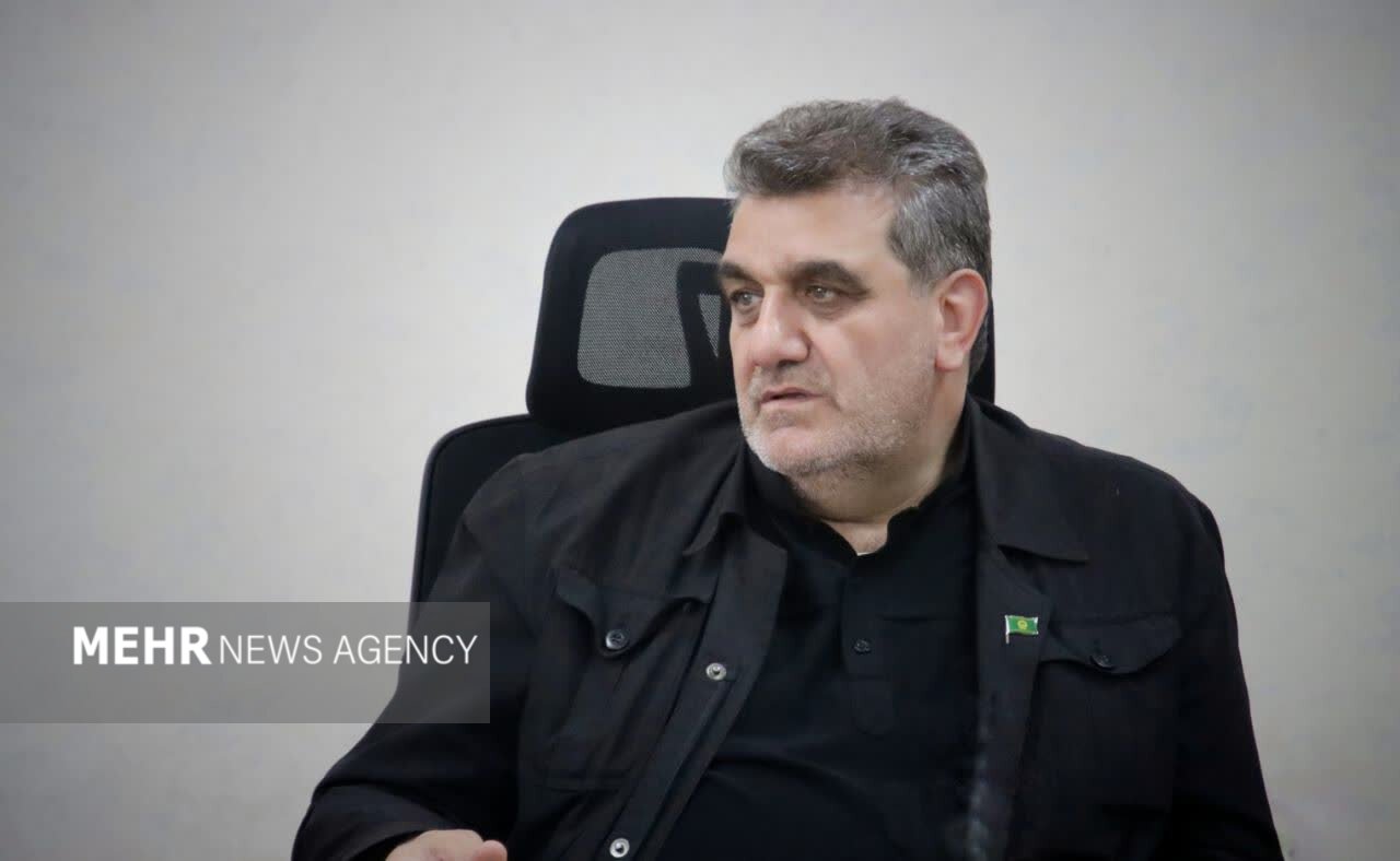 استاندار سمنان در نقش مداح؛ کولیوند در جمع عزاداران
حسینی